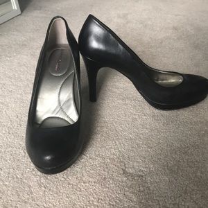 Bandolino Black Heels